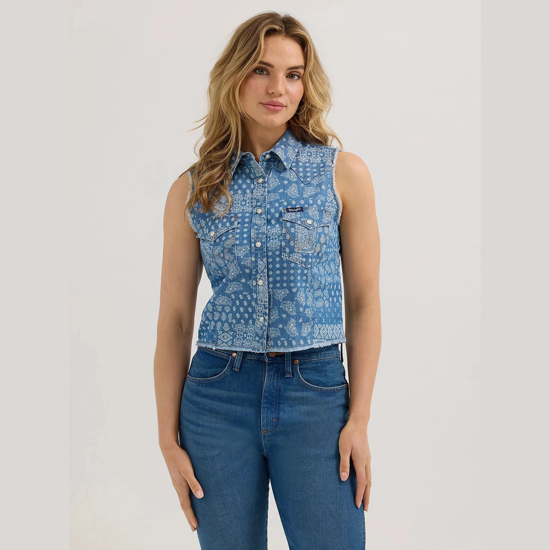 WRANGLER WOMENS PRINT DENIM CROP WESTERN SNAP TANK