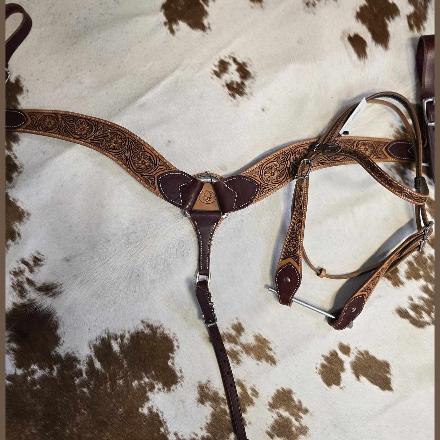 HEADSTALL & BREAST COLLAR FLORAL TOOLED TWO TONED