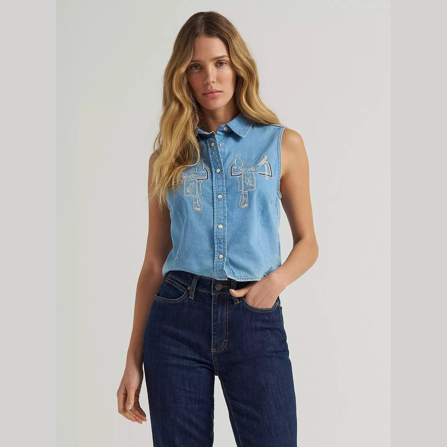 Wrangler Womens Saddle Embroidered Denim Sleeveless Snap Shirt