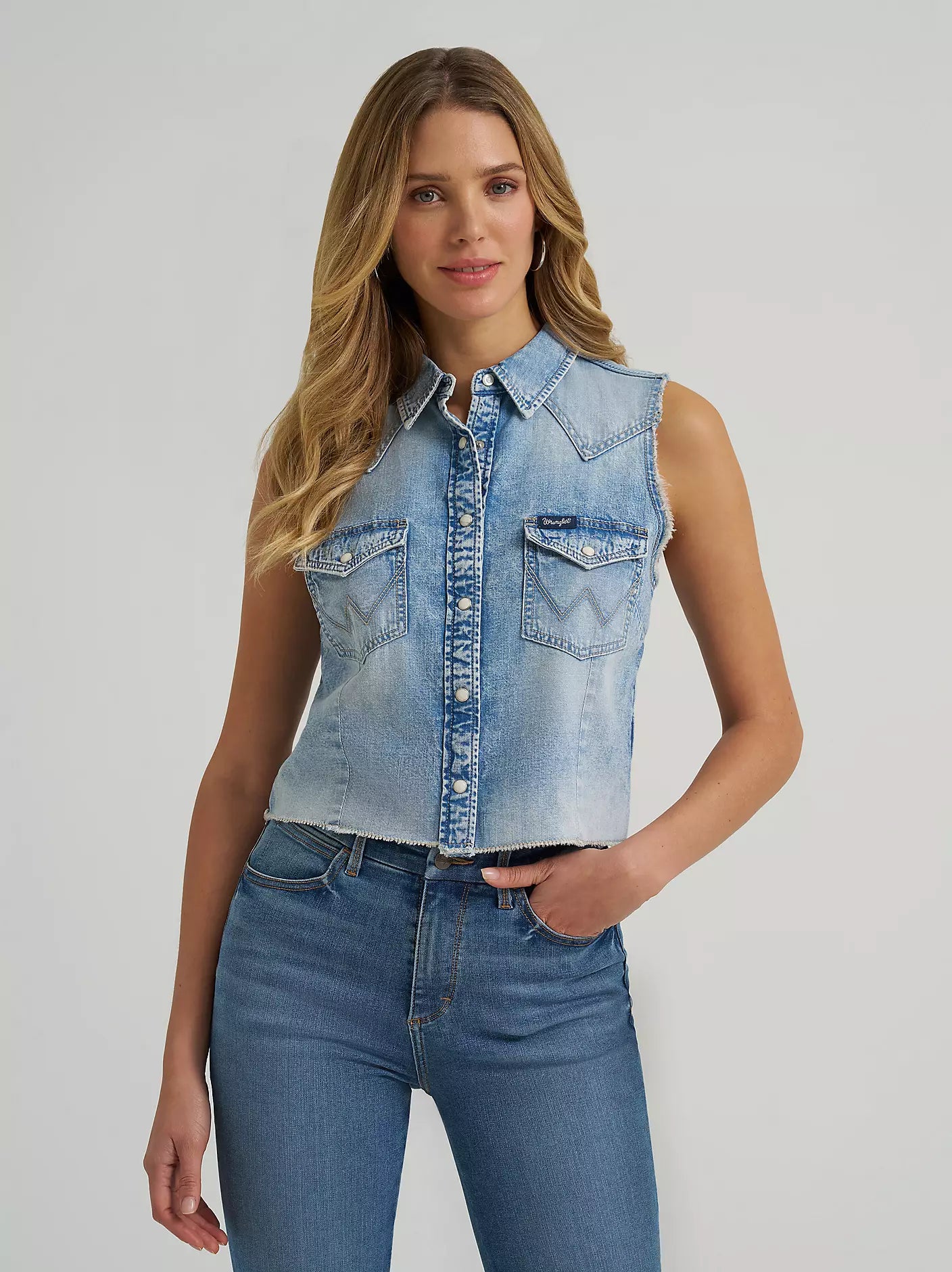 Wrangler Womens Frayed Hem Sleeveless Denim Snap Shirt