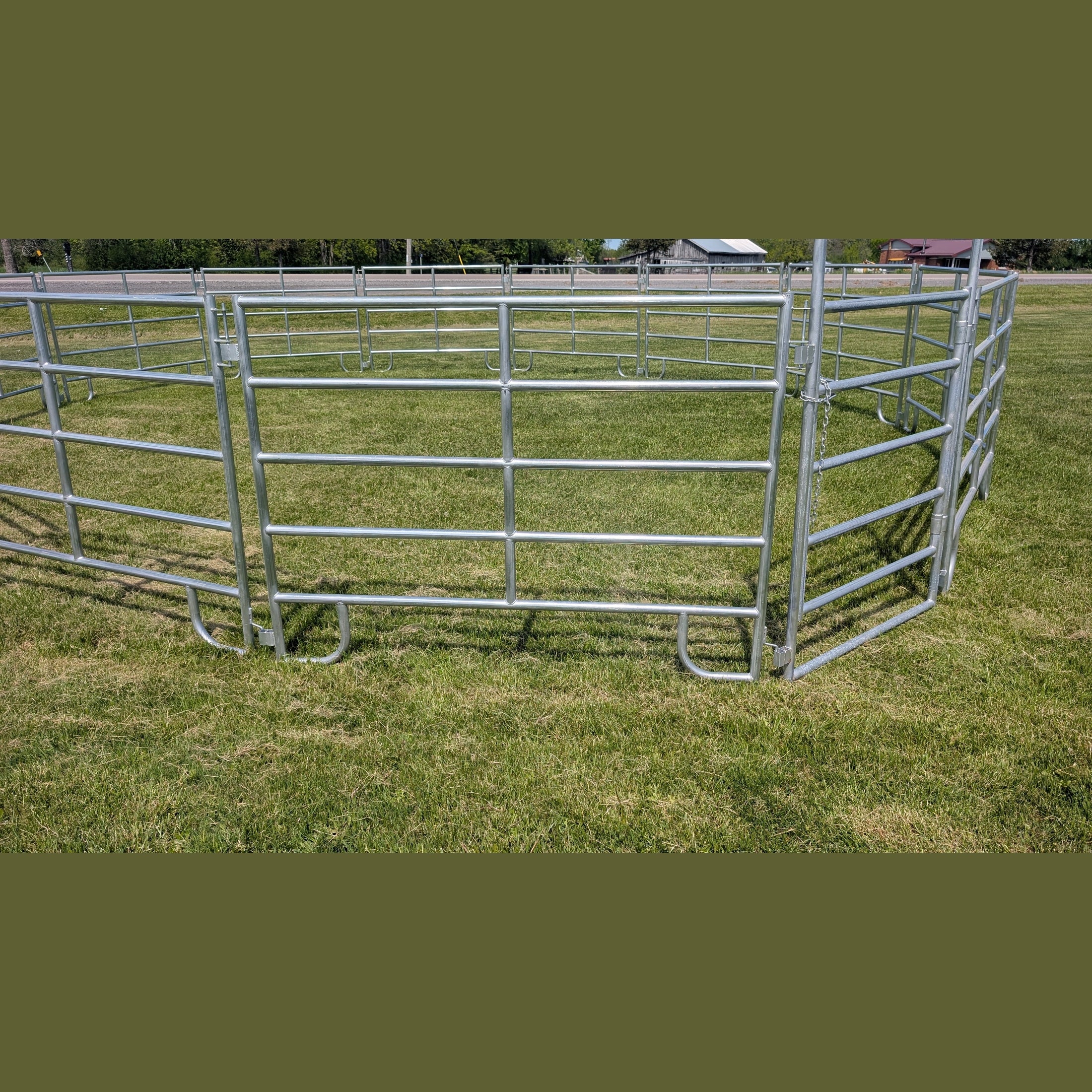 Portable BORDER 30' ROUND PEN (13 X 7' PANEL AND 1 GATE)