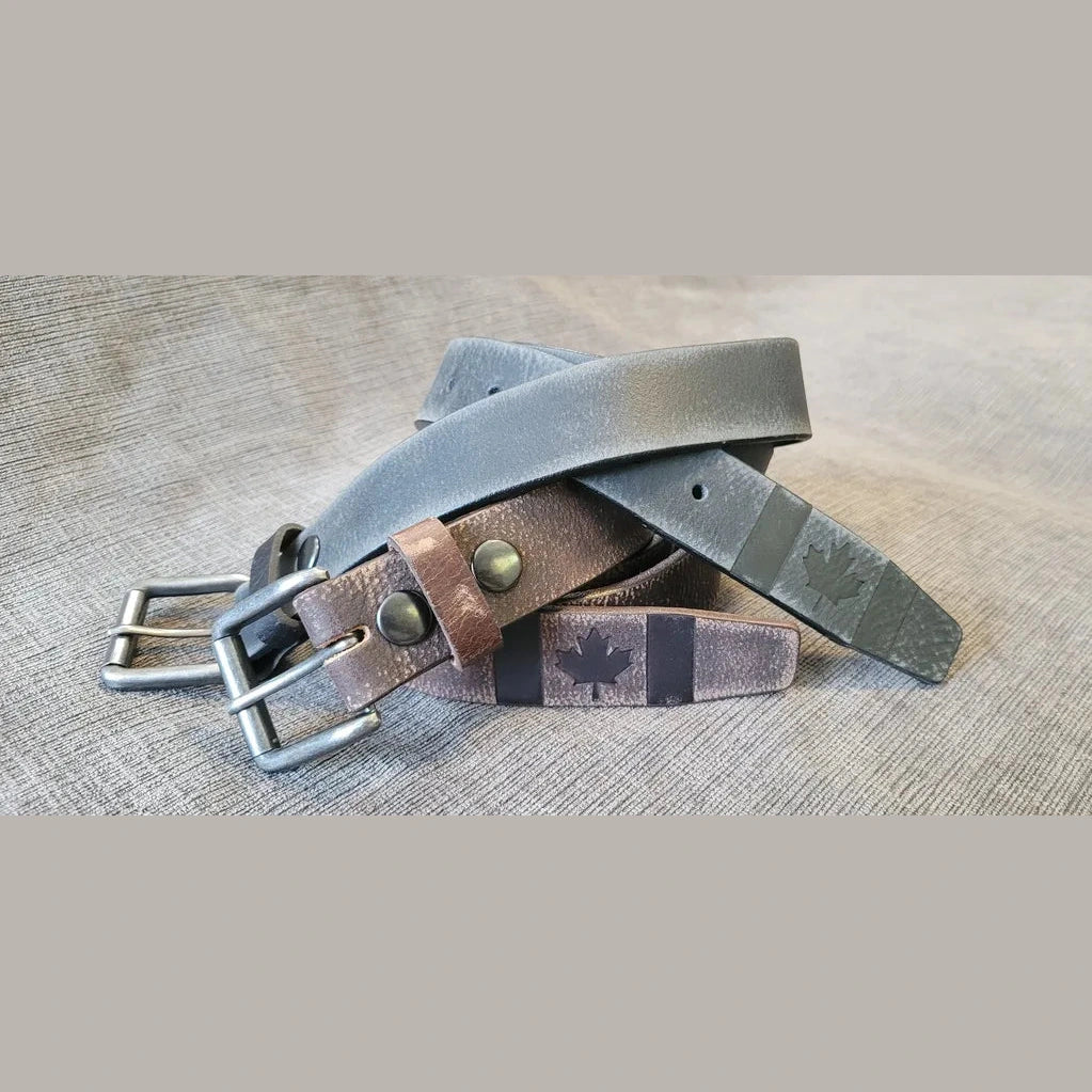 CEINTURE AVEC DRAPEAU CANADIEN EN RELIEF ET BOUCLE MÉTALLIQUE